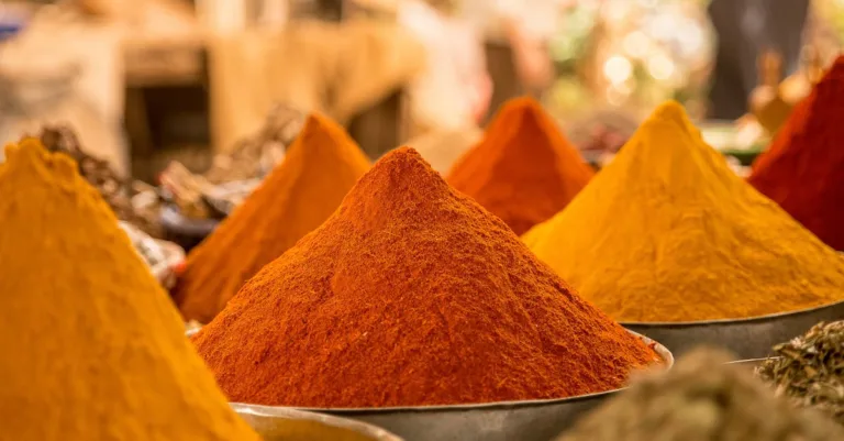 découvrez notre large sélection d'épices aromatiques pour sublimer toutes vos recettes et éveiller vos papilles.