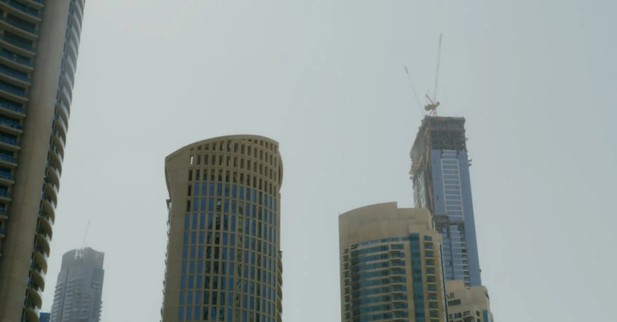 découvrez almas tower, un gratte-ciel emblématique offrant des espaces de bureaux modernes et des vues imprenables, situé au cœur d'une métropole dynamique.