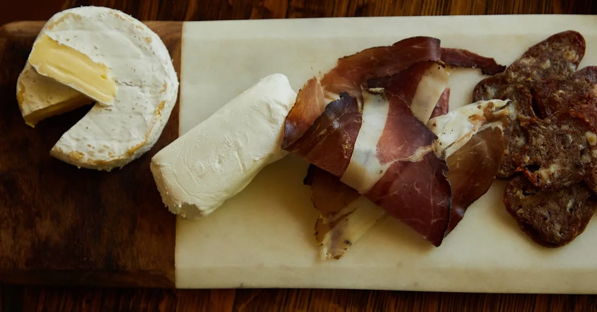 découvrez notre sélection de fromages de chèvre frais et affinés, parfaits pour sublimer vos recettes et vos plateaux de fromages.