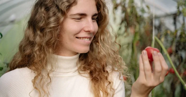 découvrez comment créer une forêt comestible autonome, un écosystème durable qui produit sa propre nourriture tout en respectant l'environnement.