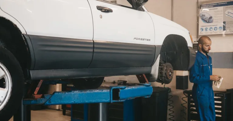 découvrez nos services complets de maintenance et d'assurance véhicule pour assurer la sécurité et la fiabilité de votre voiture au quotidien.