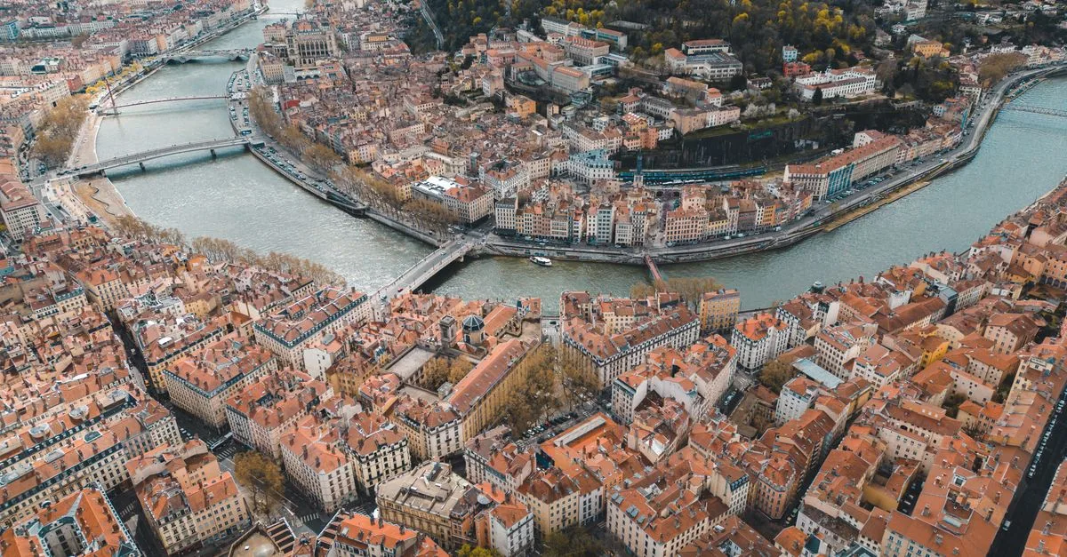 artisan rénovation à lyon : votre expert local pour tous vos travaux de rénovation intérieure et extérieure, avec qualité, savoir-faire et suivi personnalisé.
