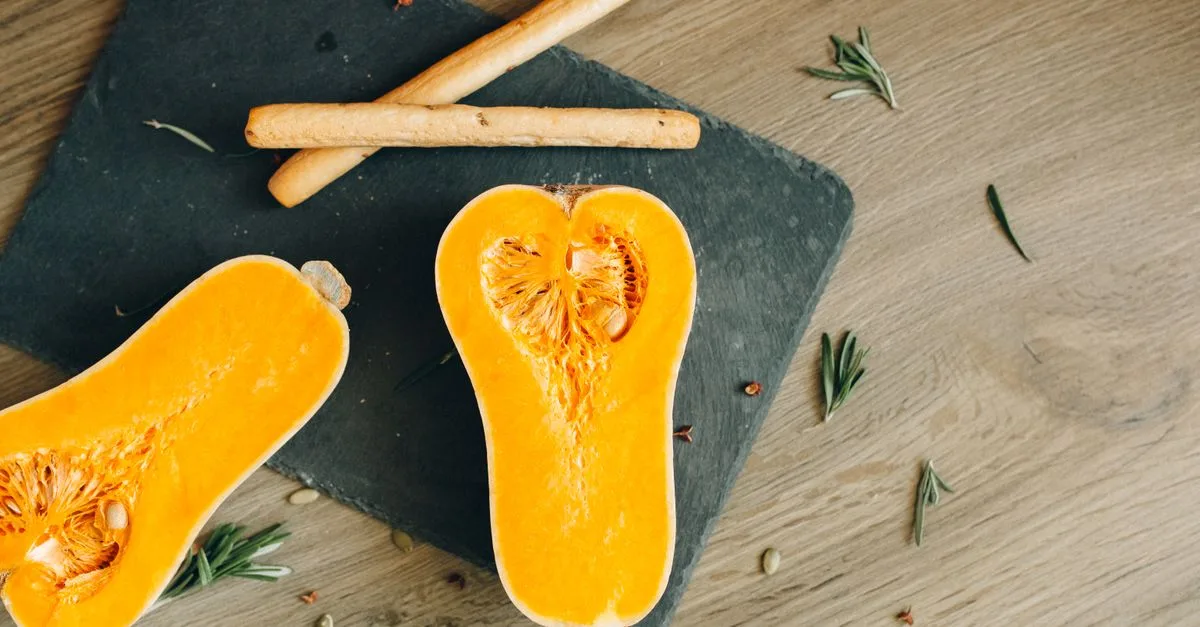 savourez une poêlée réconfortante de courge butternut et de champignons, facile à préparer et pleine de saveurs automnales.