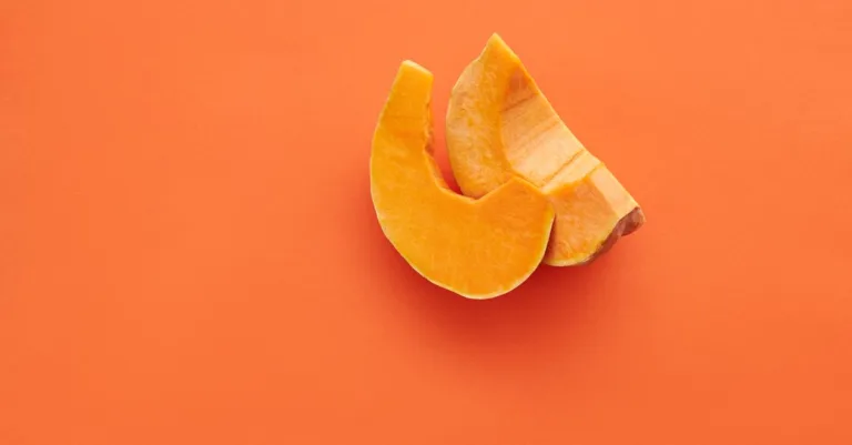 découvrez une délicieuse poêlée de courge butternut et de champignons, un plat savoureux et réconfortant, idéal pour un repas d’automne.